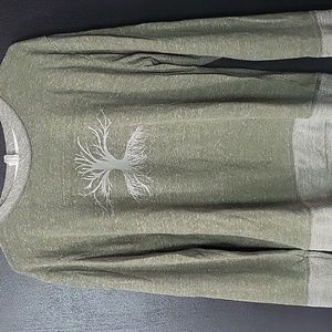 Two-tone green sweatshirt with tree